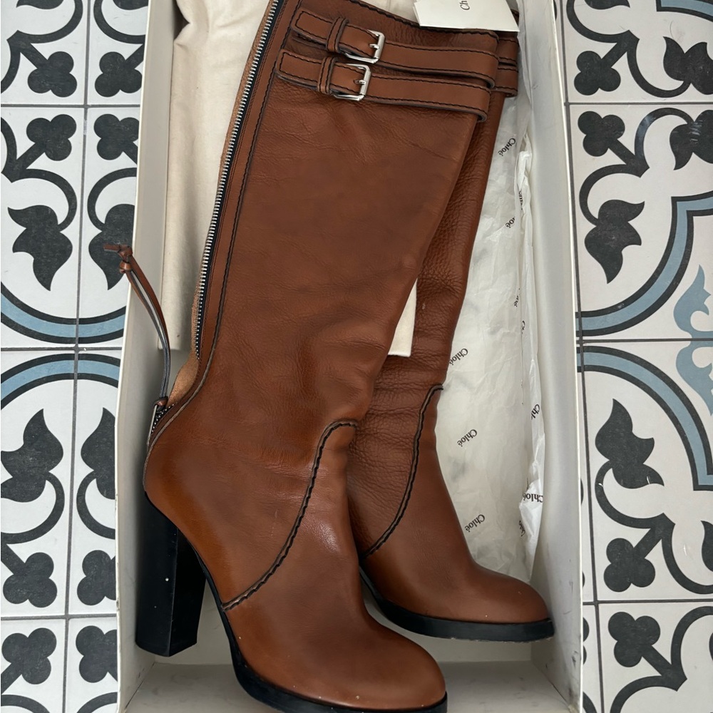 LIKE NEW 37 1/2 EU 7/7.5 US Chloe brown leather heel boot